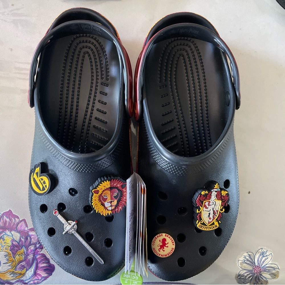 CROCS Harry Potter Gryffindor Classic Clog 210553 with Jibbitz Size M9 W11 NEW
